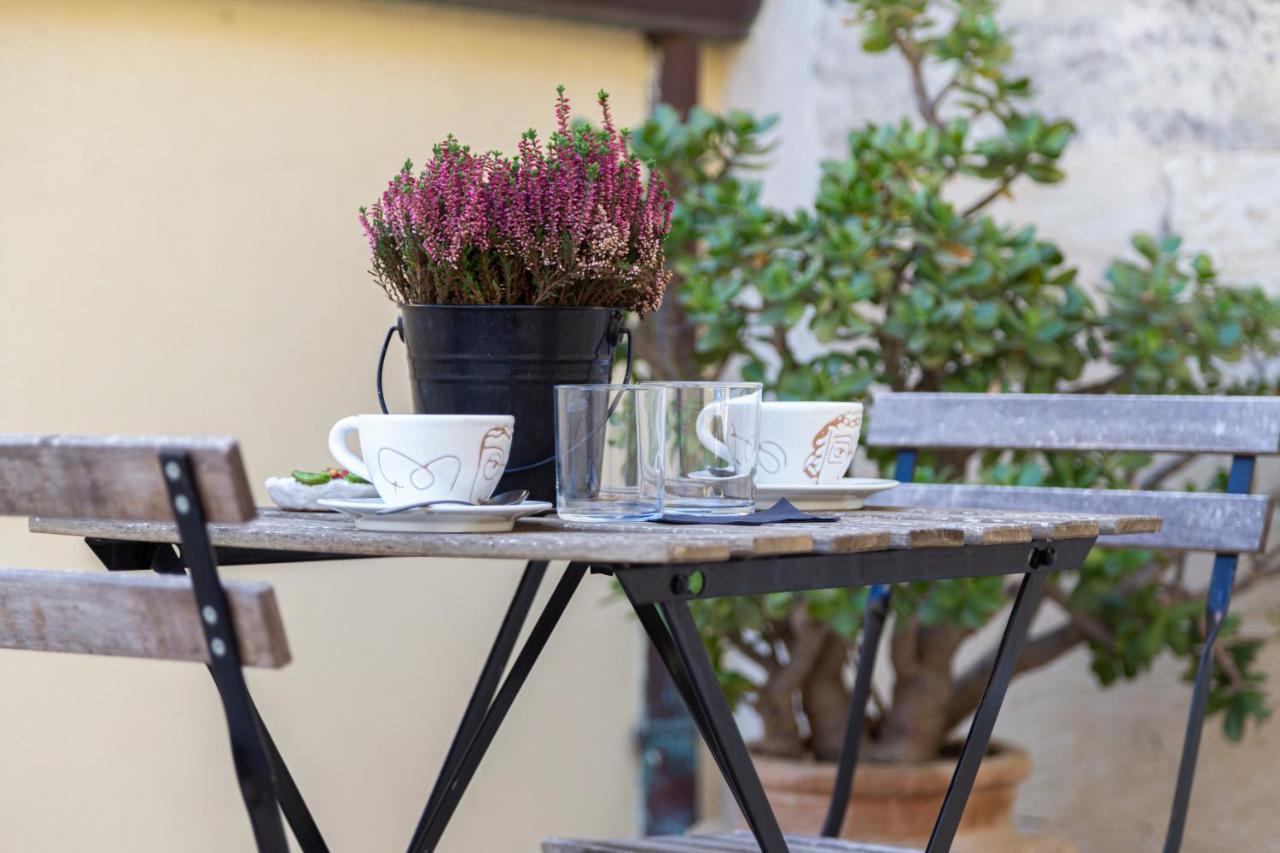 Casa Mamma Elvira Bed & Breakfast Лече Екстериор снимка